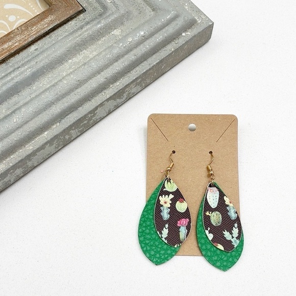 Succulent print teardrop hand made earrings - Picture 2 of 2